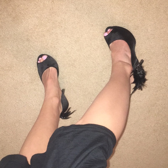 Feather Dress Pumps - Picture 6 of 6